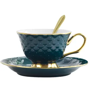 Sıcak satış balık pulu desen altın gümüş kol porselen kupa yeşil seramik çay kahve fincan ve çay tabağı seti