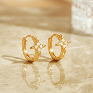Orecchini a Cerchio Piccoli in Argento Sterling 925 con Diamanti, Design di Lusso Elegante e Versatile per Donne - Product Image 4