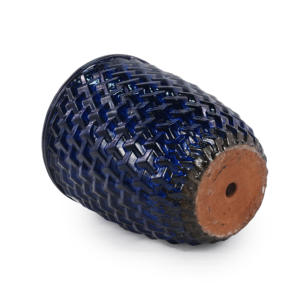 Grand pot en céramique américain vintage bleu roi, émaillé et embossé, à texture chevrons, écologique et durable, pour l'intérieur et l'extérieur - Product Image 5
