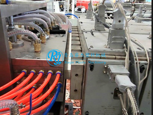 Machine d'extrusion de panneau de porte PVC/WPC Production de profilés de fenêtre/Machines de fabrication de profilés de fenêtre et de cadre de porte - Product Image 3