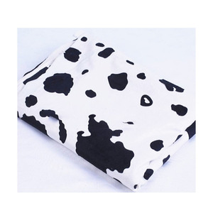 Échantillon gratuit 100% Polyester housse de canapé en velours Animal <span class=keywords><strong>noir</strong></span> <span class=keywords><strong>et</strong></span> <span class=keywords><strong>blanc</strong></span> motif <span class=keywords><strong>vache</strong></span> pour <span class=keywords><strong>tissu</strong></span> tissé en Polyester imprimé - Product Image 1