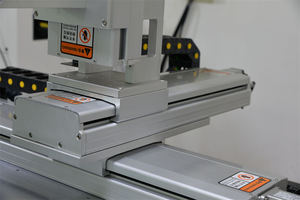 Station de soudage laser à fibre automatique - Plateforme robotisée pour la production en série de composants en acier inoxydable/aluminium - Product Image 4