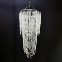 Lustre suspendu en acrylique irisé de luxe avec perles pour la décoration de plafond de salle de mariage, d'hôtel ou d'événement