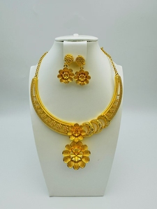 <span class=keywords><strong>Set</strong></span> di Gioielli di Lusso Placcati in Oro 24k, Stile Africano, Impermeabile, Collana e Orecchini alla Moda - Product Image 4