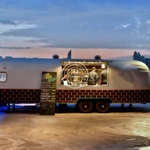 Chariot de restauration mobile commercial 2025 avec four à pizza et four à briques, remorque de vente de snacks, en vente en Australie - Product Image 1