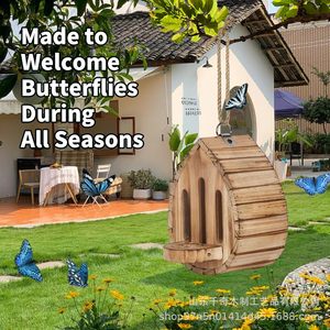 Casa para Mariposas Colgante de Madera con Comedero, Acabado Natural, Decoración para Jardín Exterior - Product Image 1