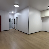 Vente chaude 2026-2027 Maison modulaire Villa préfabriquée Maison conteneur en kit Mur vitré Panneau imitation bois Hôtel-restaurant de villégiature