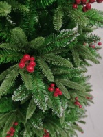 Fabrik-Großhandel Schneebärtige Weihnachtsbäume 5ft/6ft/7ft/8ft/9ft Beflockter Kieferbaum mit Roten Beeren Natürlichen Tannenzapfen Feiertagsdekoration