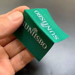 Etiqueta con logotipo 3D de alta densidad personalizada <span class=keywords><strong>para</strong></span> planchar, prensa de calor, dimensión de satén, cuidado del cuello, etiqueta tejida pequeña <span class=keywords><strong>para</strong></span> <span class=keywords><strong>tienda</strong></span> de <span class=keywords><strong>ropa</strong></span> - Product Image 4