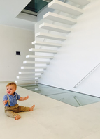 Escalier flottant moderne en granit et marbre sur mesure