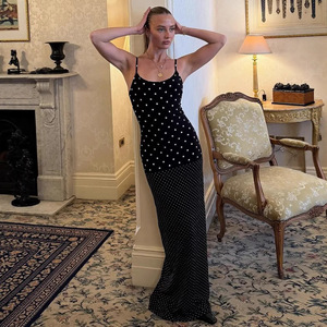 Robe longue à pois de style européen et américain, robe de soirée pour femme, col halter, sans manches, moulante, coupe ajustée - Product Image 3