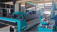 Machine de découpe de verre CNC automatique contrôlée par PLC Glasino, moteur Yaskawa Japonais 12 kW, épaisseur de verre 3-25 mm, élimination des bords, énergie