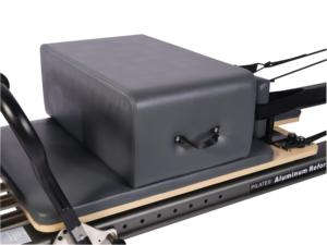 Lit de Pilates en aluminium de qualité stable avec tour de demi-trapèze et rail coulissant complet, reformer avec tour à vendre - Product Image 3