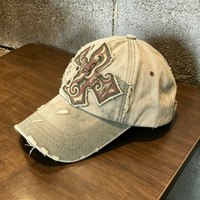 Casquette de baseball vintage délavée en gros, avec patch à motif croisé, applique et rivets métalliques, casquettes effilochées pour hommes