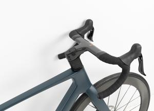 Vélo de route à cadre rigide en carbone léger DFQ Twitter R18 Racing avec freins à disque sans fil Wheeltop Tx-24s à prix réduits - Product Image 3