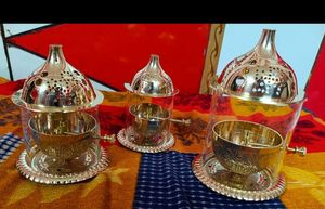 ตะเกียงน้ำมันทองเหลืองแท้ Akhand diya พร้อมฝาครอบแก้ว ทำด้วยมือ ไส้ตะเกียงปรับได้ ที่วางเทียนตกแต่งสำหรับบ้านในเทศกาล Deepawali - Product Image 3