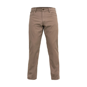 Pantalones chinos para hombre de estilo informal, diseñados para un movimiento suave con una forma equilibrada y una apariencia moderna y casual. - Product Image 1