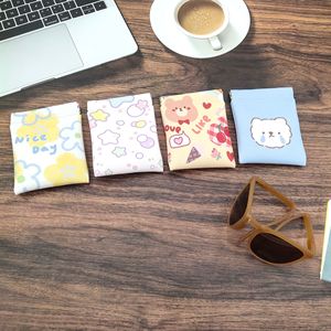 Bolsa <span class=keywords><strong>de</strong></span> Almacenamiento para Auriculares <span class=keywords><strong>de</strong></span> Cuero con Diseño Floral, Monedero Portátil con Cierre Automático - Product Image 2