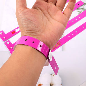 أساور فينيل مخصصة صديقة للبيئة وغير سامة للفعاليات - أساور تعريفية متينة مقاومة للماء قابلة للتعديل مع شعار للمهرجانات - Product Image 2