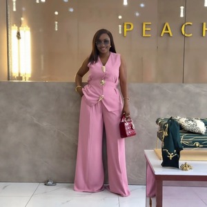 Completo da donna due pezzi rosa <span class=keywords><strong>con</strong></span> gilet e pantaloni a gamba larga, senza maniche, <span class=keywords><strong>con</strong></span> coulisse, elegante e chic per l'ufficio e tutti i giorni - Nuova Collezione Primavera 2026 - Product Image 2