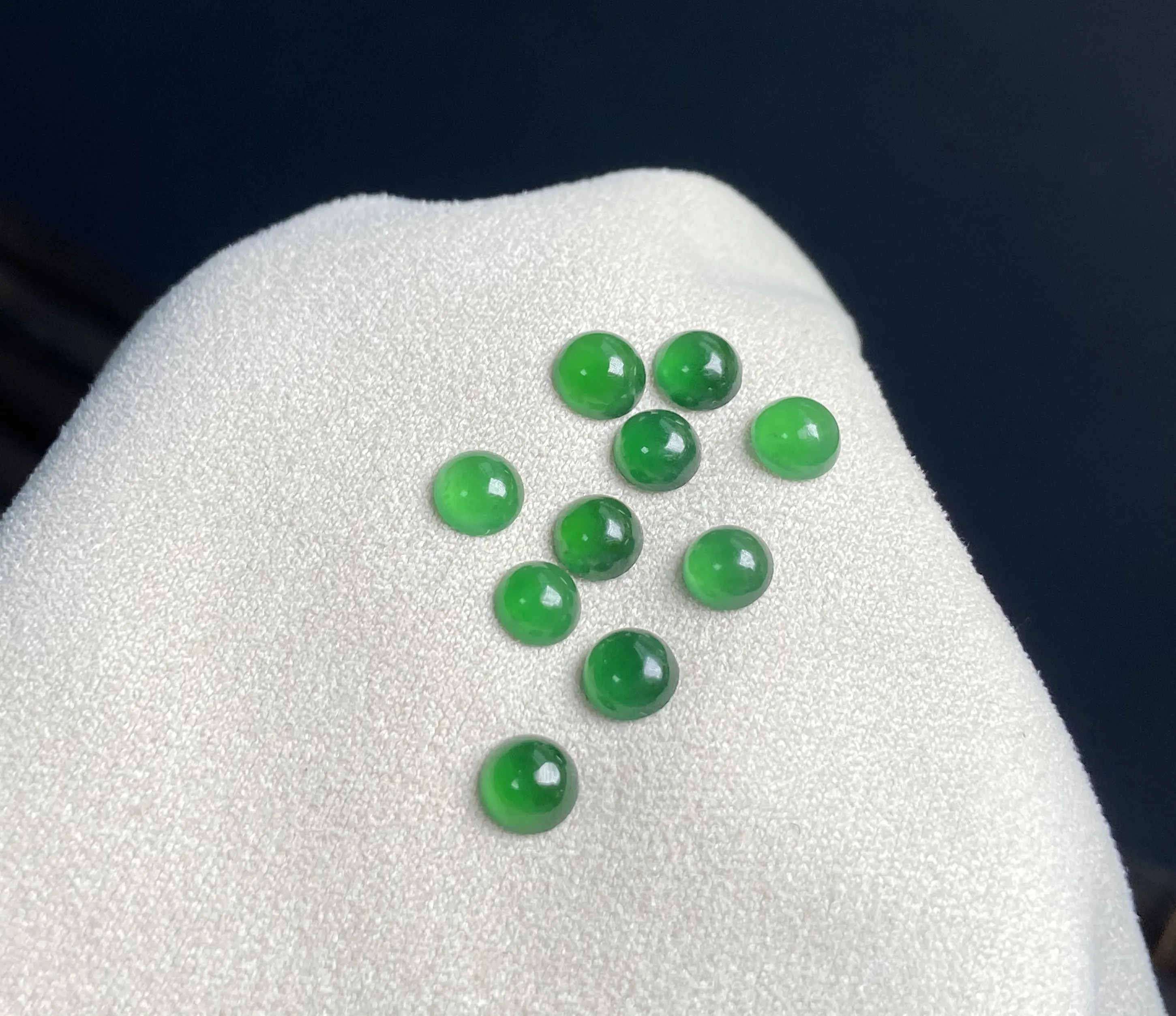 Perhiasan batu giok kustom hijau alami Jiang Cincin