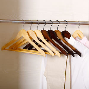 Ensemble <span class=keywords><strong>de</strong></span> supports <span class=keywords><strong>en</strong></span> <span class=keywords><strong>bois</strong></span> pour vestes et vêtements, personnalisation avec Logo à impression personnalisée, bon marché, cintres - Product Image 1