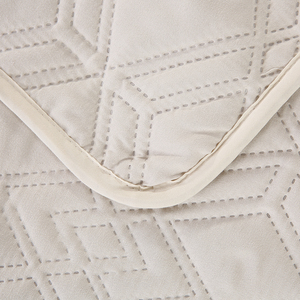 New Design Solid Color <strong>Velvet</strong> Touch Ultrasonic Bedspread <strong>Quilt</strong> - Product Image 5