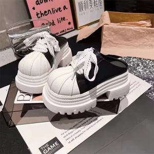 Mocasines de moda para mujer con plataforma gruesa y tiras, zuecos elegantes de cuero con suela de goma y tiras decorativas - Product Image 1