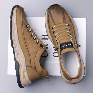รองเท้าผ้าใบลำลองผู้ชาย หนังแท้ ส้นเตี้ย พื้นยางกันลื่น รองเท้าเดินสไตล์เรโทร ดีไซน์เย็บพู่ห้อย - Product Image 3