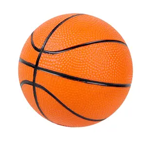 كرات كرة سلة رياضية صغيرة من مادة كلوريد البولي فينيل ذات شعار مصمم خصيصًا للأطفال