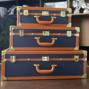 Vali da màu xanh đậm tùy chỉnh để đựng tranh nghệ thuật, đồng hồ và đồ trang sức - Product Image 3