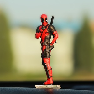 Decorazione per Interni Auto <span class=keywords><strong>Deadpool</strong></span> con Doppia Spada Appesa, Ornamento da Scrivania in ABS <span class=keywords><strong>di</strong></span> Alta Qualità, Facile Installazione, Adattabile Universalmente - Product Image 6
