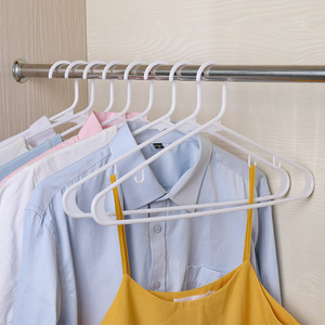Cintres à vêtements en plastique blancs, économiques, minces et peu encombrants, pour chemises – Offre Spéciale - Product Image 1