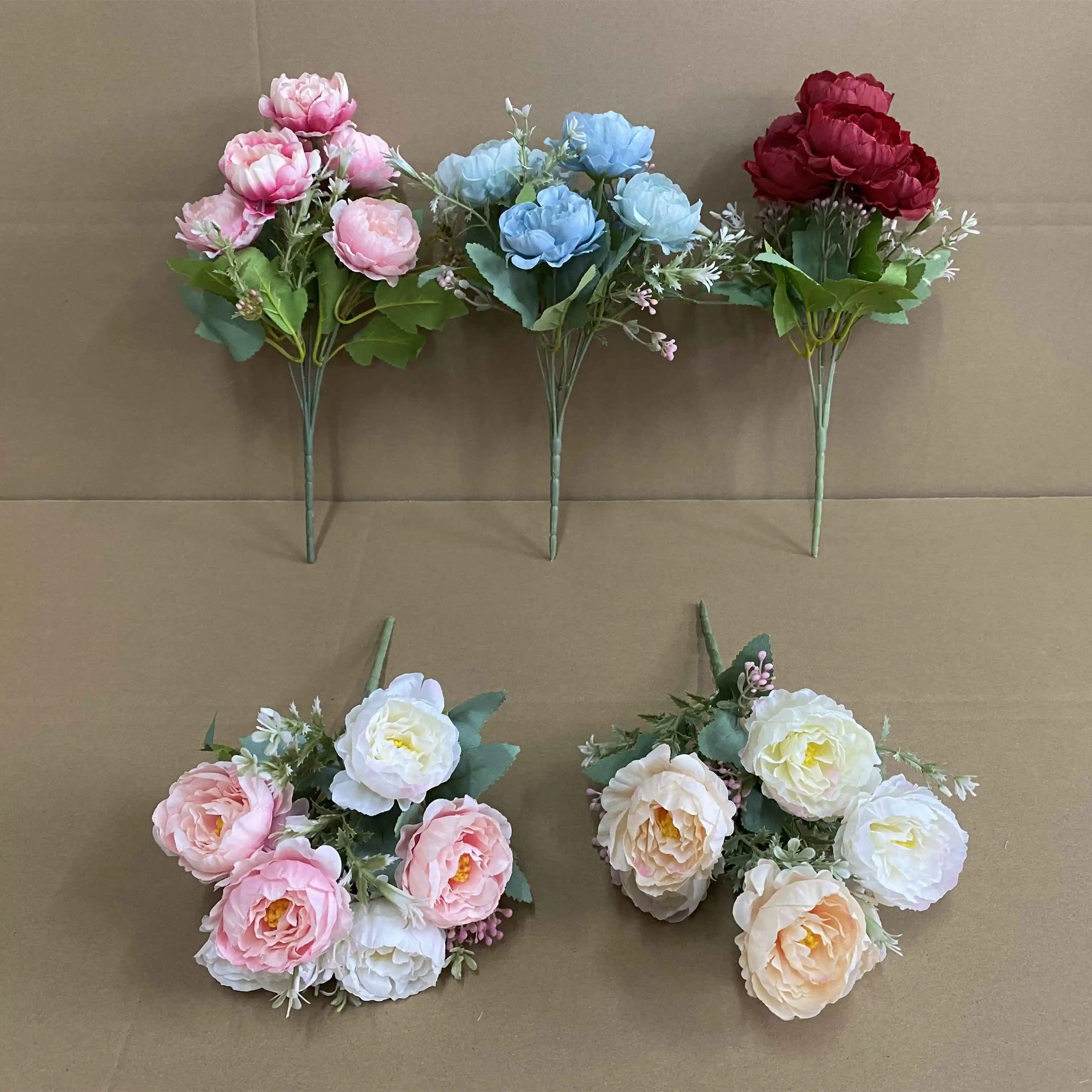 Roses en soie en gros d'usine fleurs artificielles fleurs rouges et blanches pour la décoration de bureau de mariage