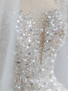 2025 robe de <span class=keywords><strong>mariée</strong></span> d'été Style européen <span class=keywords><strong>grande</strong></span> queue dentelle rétro princesse col en V profond palais moderne manches courtes - Product Image 2