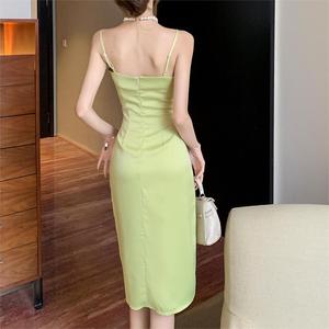 Mini vestido verde informal para mujer, cintura alta, asimétrico, sin mangas, halterada con espalda de satén, hecho OEM, satén de poliéster y LICRA - Product Image 6