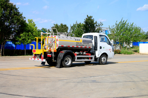 Camion arroseur diesel Dongfeng Tuyi 4X2 2500L avec moteur, portée 30-35m, largeur 15-30m, norme Euro 6, lavage frontal - Product Image 5