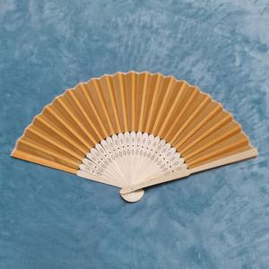 Vente en gros pas cher Sculpté Love Design 21cm Ventilateur à main pliant en bambou pour cadeau promotionnel de mariage - Product Image 5