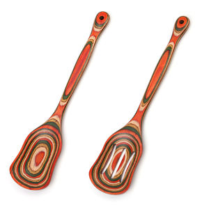 طقم أدوات مطبخ خشبية صلبة مكون من 6 قطع باللون الأخضر والبرتقالي، يشمل ملعقة وملعقة قلي ومصفاة - Product Image 5