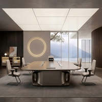 Bureau de direction en bois doré sur mesure, grand bureau moderne de luxe, table de conférence exécutive pour projet de bureau