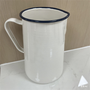 <span class=keywords><strong>Pichet</strong></span> de ferme en émail <span class=keywords><strong>blanc</strong></span> Design rétro élégant pour la maison ou la cuisine - Product Image 4