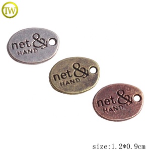 Collier de forme ovale avec breloques en métal gravées du logo, pendentif personnalisé en argent avec <span class=keywords><strong>lettre</strong></span>, étiquettes de marque en alliage métallique pour bracelets - Product Image 2