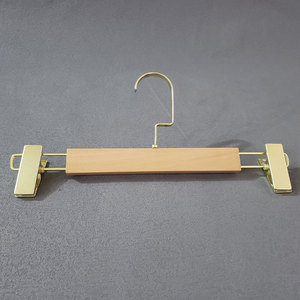 Cintres en <span class=keywords><strong>bois</strong></span> pour hôtel, imitation or, avec crochets, porte-pantalon, étendoir à <span class=keywords><strong>sous</strong></span>-vêtements, pinces antidérapantes pour magasin <span class=keywords><strong>de</strong></span> vêtements <span class=keywords><strong>de</strong></span> luxe - Product Image 3