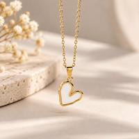 Collier Cœur Tendance pour Femme en Acier Inoxydable Plaqué Or, Pendentif Amour Élégant, Bijou Cadeau, Accessoire Quotidien