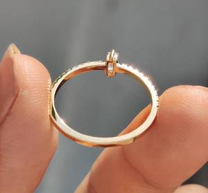 Bague en or blanc avec diamant de laboratoire taille émeraude 0,12 CT clarté VVS sans nickel sans plomb bijoux pour femmes Avira Jewels - Product Image 4