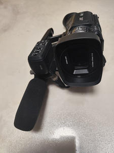 Videocámara JVC GY-HM100 95% nueva, Full HD, 3 sensores CMOS de 1/4 de pulgada, zoom 10x, cámara profesional - Product Image 4