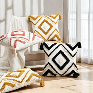 Fodera per cuscino trapuntata bohémien con nappe, stile etnico marocchino, per divano del soggiorno - Product Image 1