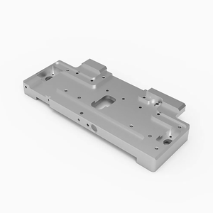 Componente de Aluminio Mecanizado por CNC con Orificios y Recortes de Precisión - Product Image 1