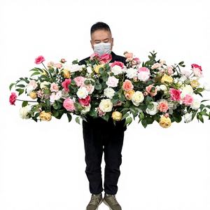 ดอกกุหลาบผ้าไหมประดิษฐ์ดีไซน์ใหม่พร้อมใบไม้สีเขียวที่ให้สัมผัสเหมือนจริงสำหรับตกแต่งโต๊ะในงานปาร์ตี้ - Product Image 1