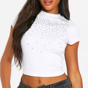 <span class=keywords><strong>T</strong></span>-<span class=keywords><strong>shirt</strong></span> blanc coupe ajustée avec <span class=keywords><strong>strass</strong></span> sur mesure OEM <span class=keywords><strong>T</strong></span>-<span class=keywords><strong>shirt</strong></span> graphique <span class=keywords><strong>de</strong></span> haute qualité personnalisé pour femmes Chemise à manches courtes à mancherons - Product Image 3